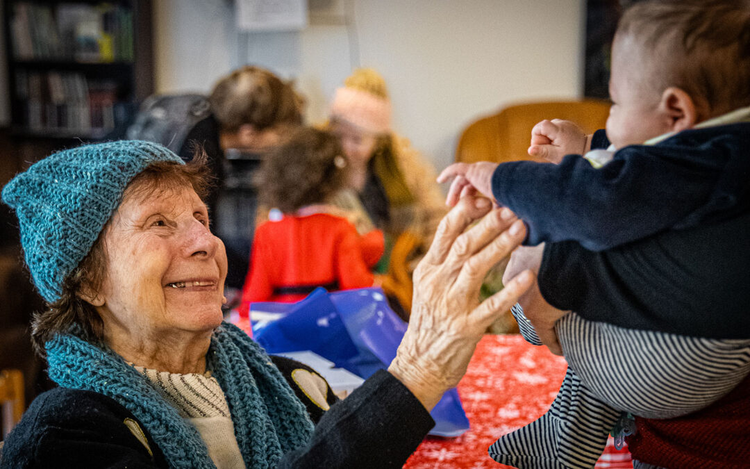 Noël intergénérationnel pour les résidents de la maison de retraite du village de Belcodène – Décembre 2023